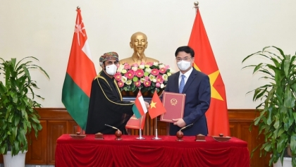 越南与阿曼签署互免持外交、公务和特别护照人员签证的协定