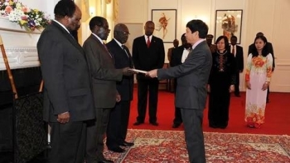 津巴布韦愿与越南加强合作