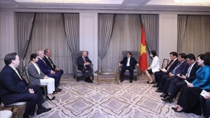 越南政府总理范明政与美国投资基金和经济团体领导进行会晤