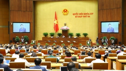 越南第十五届国会第三次会议:力争完成胡志明公路的子项目
