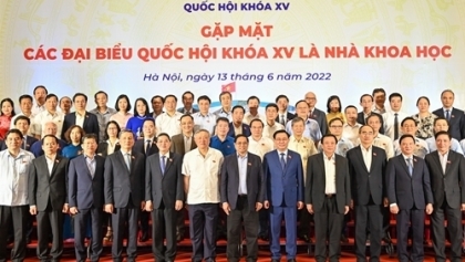 越南高层领导人会见第十五届国会代表的科学家