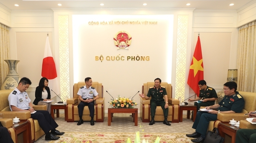 阮新疆上将与日本航空自卫队幕僚长举行会晤