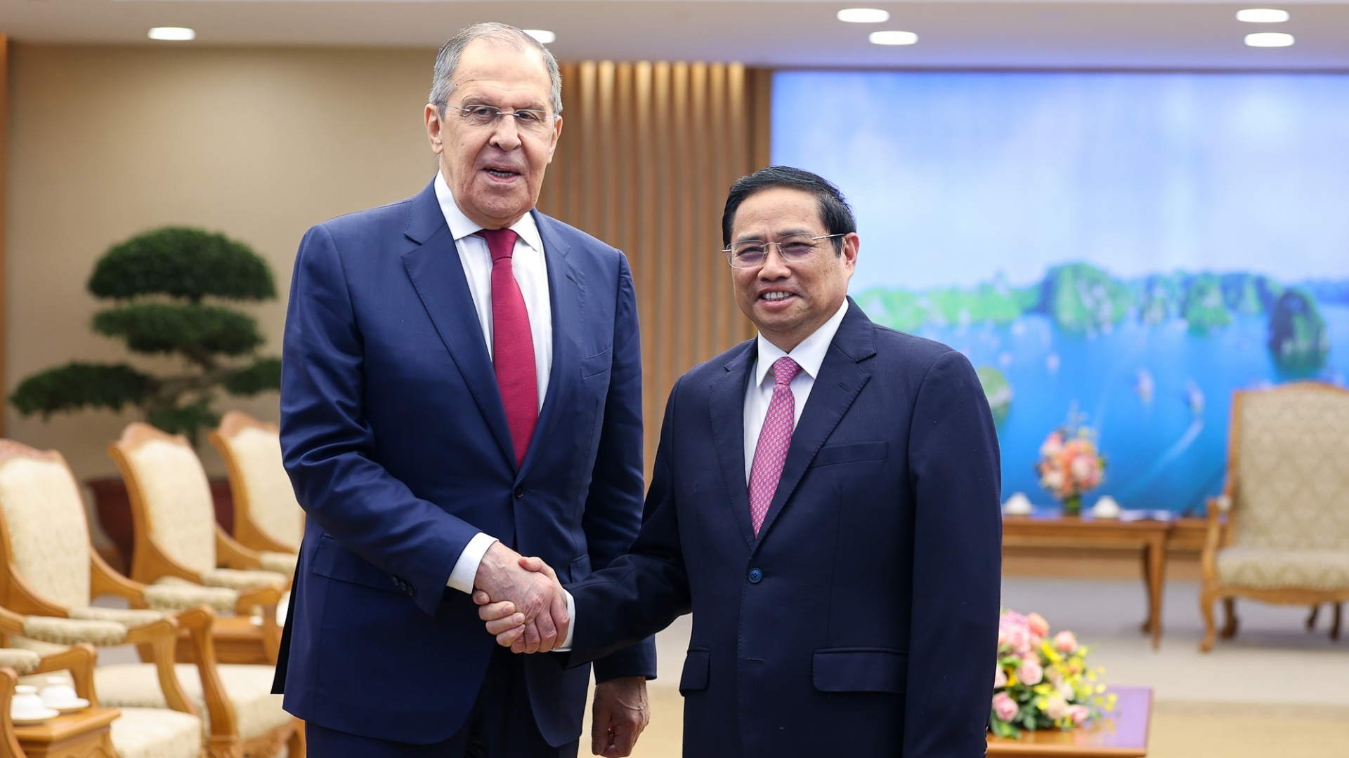 越南政府总理范明政会见俄罗斯联邦外交部长