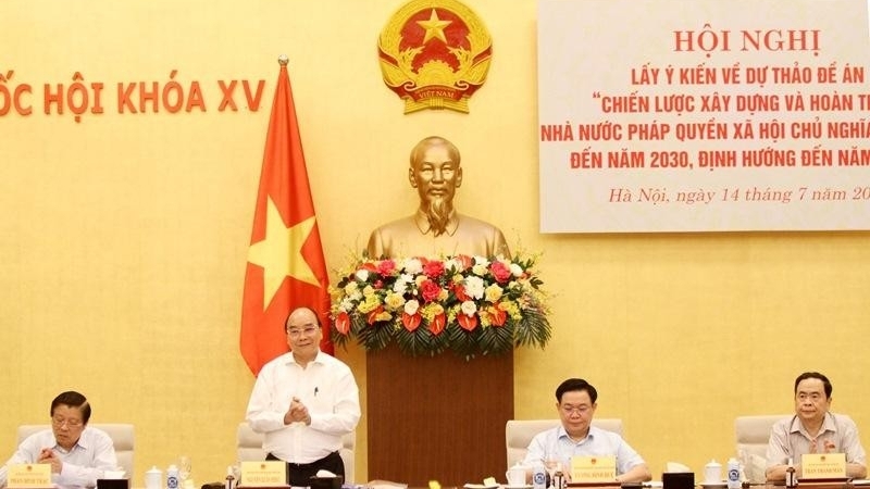 国家主席阮春福就建设和完善法治国家战略与国会和越南祖国阵线进行座谈