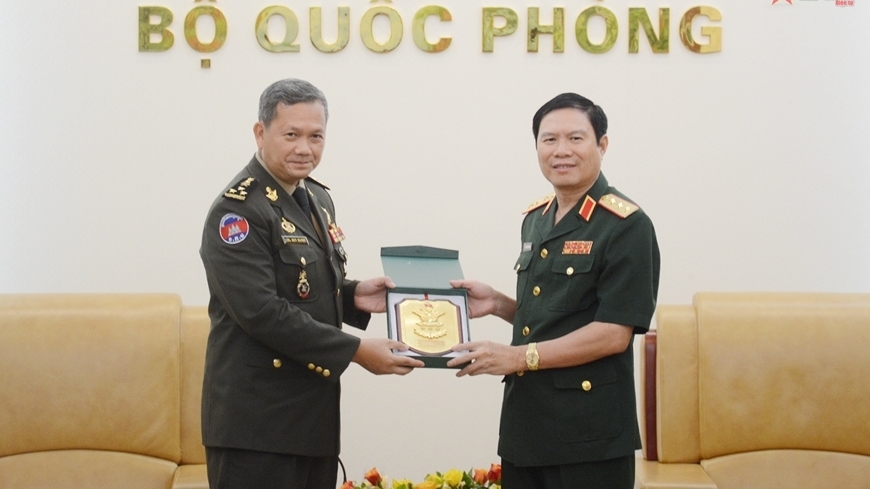 阮新疆上将会见柬埔寨王家军副总司令兼陆军司令