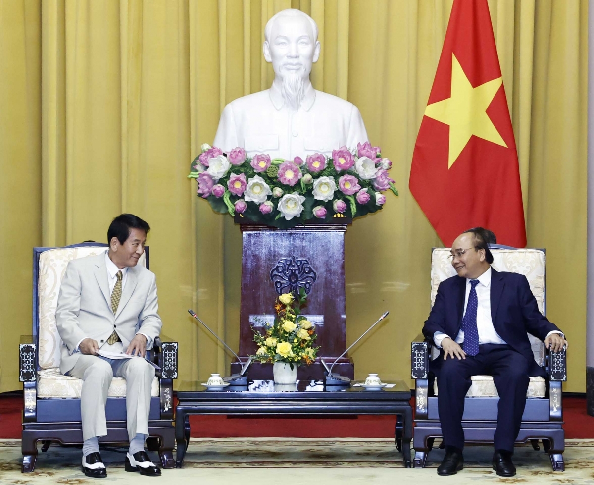 越南国家主席阮春福会见前越日关系特别大使杉良太郎。