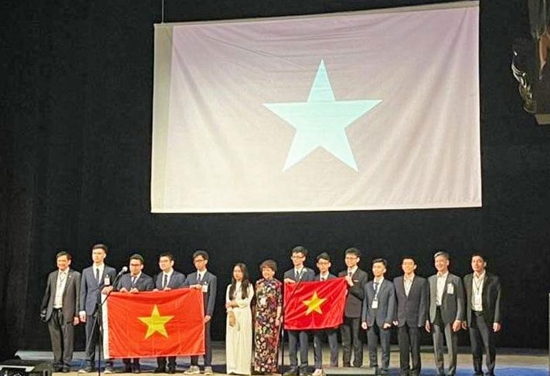 河内学生获得国际天文学和天体物理学奥赛七个奖项。