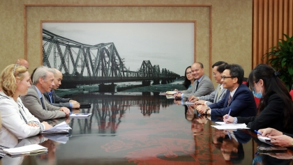 越南政府副总理武德儋会见美国参议长高级顾问芮塞尔