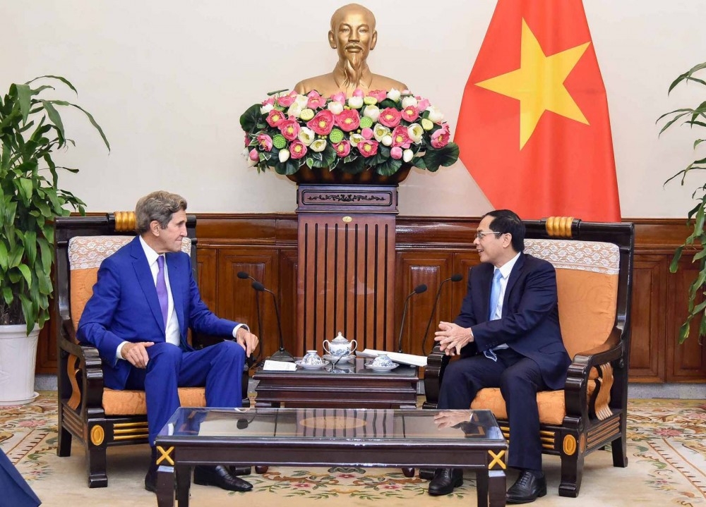 越南外交部部长裴青山会见美国总统气候问题特使约翰·克里。