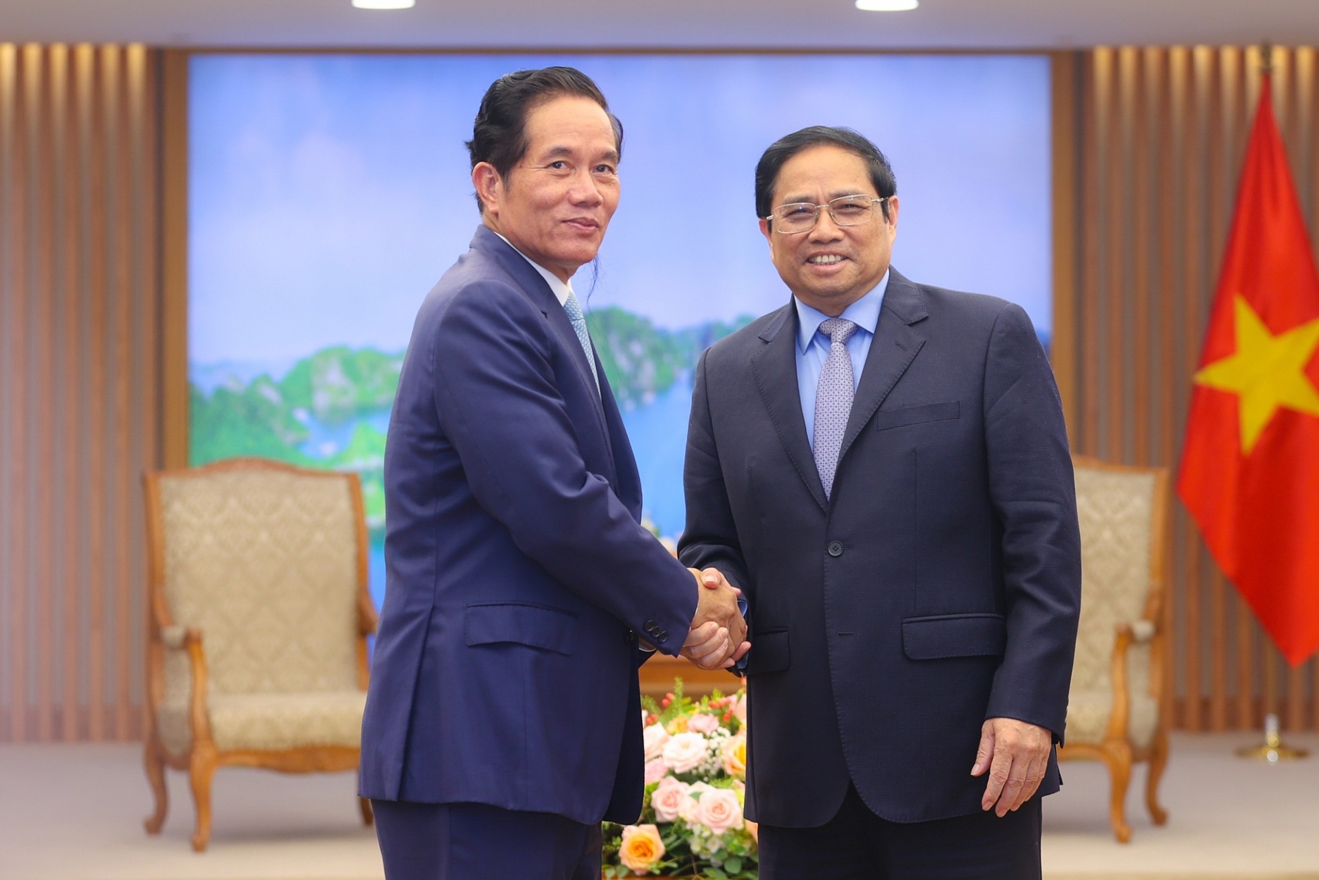 越南政府总理范明政会见柬埔寨金边市市长坤盛。