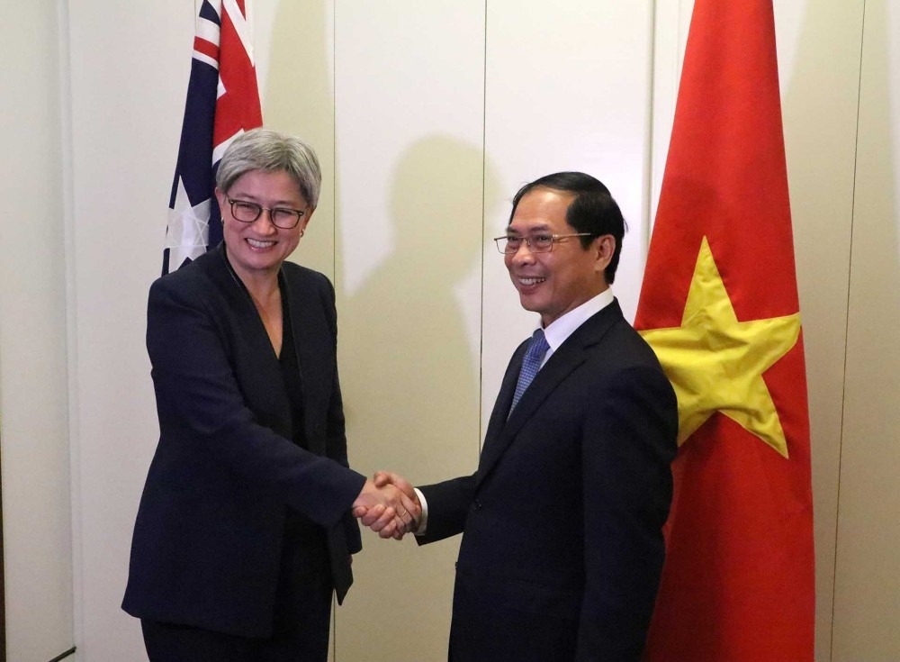 越南外交部长与澳大利亚外交部长共同主持第四次越澳外长会议。