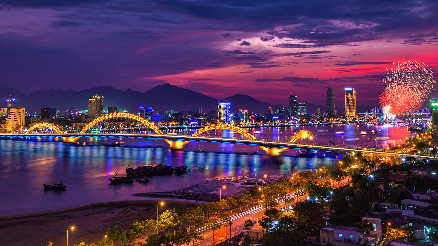 岘港市。