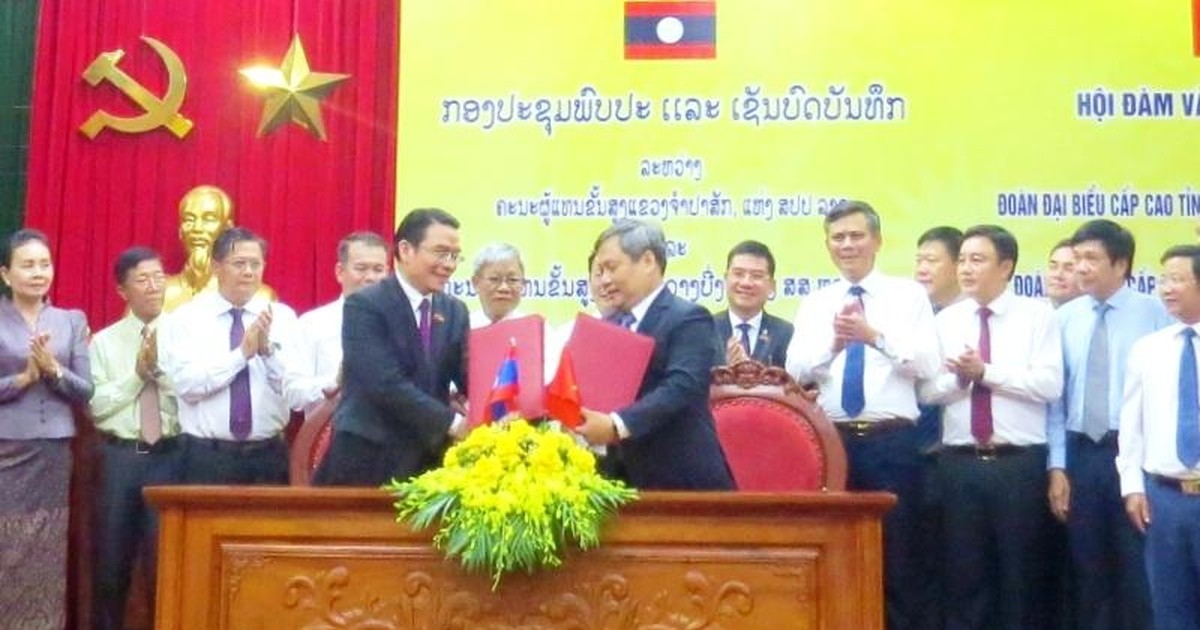 越南广平省与老挝占巴塞省高级代表团举行会谈。