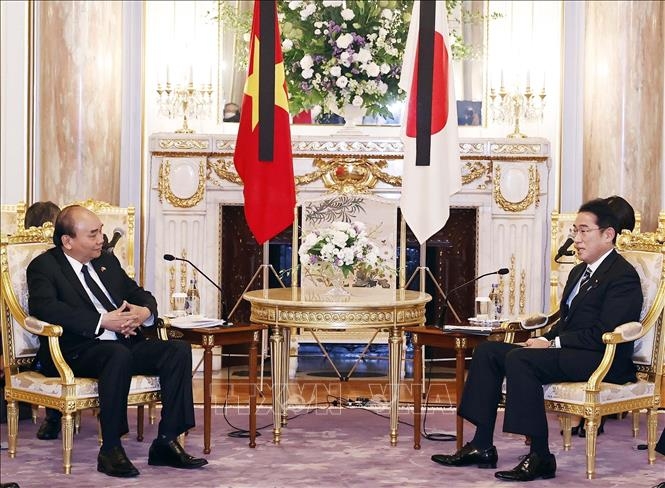 越南国家主席阮春福与日本首相岸田文雄举行会谈。