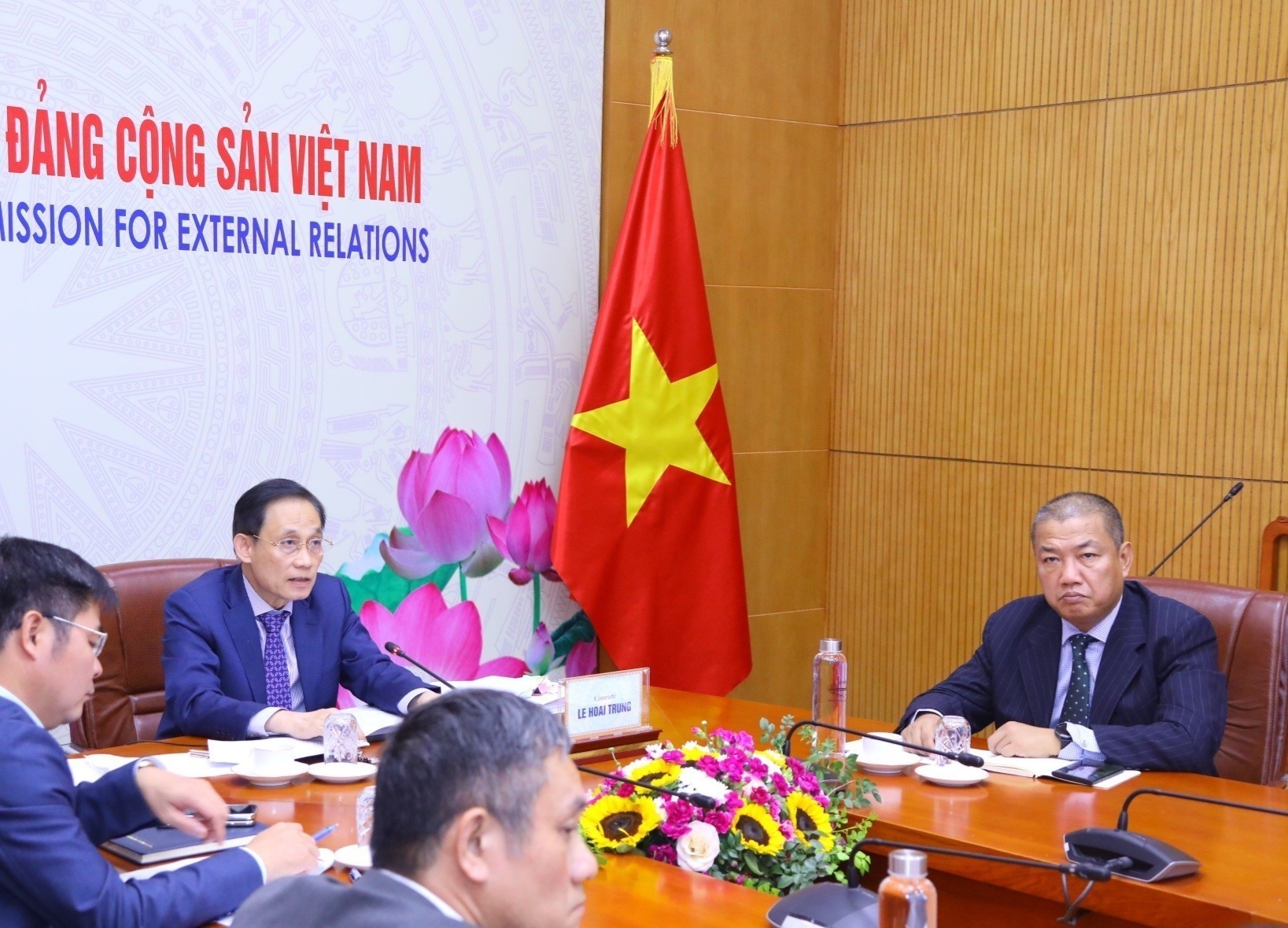 政党合作致力于可持续发展和生态安全目标。