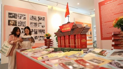 “胡志明主席与首都河内”图片展:庆祝首都河内解放68周年的活动之一