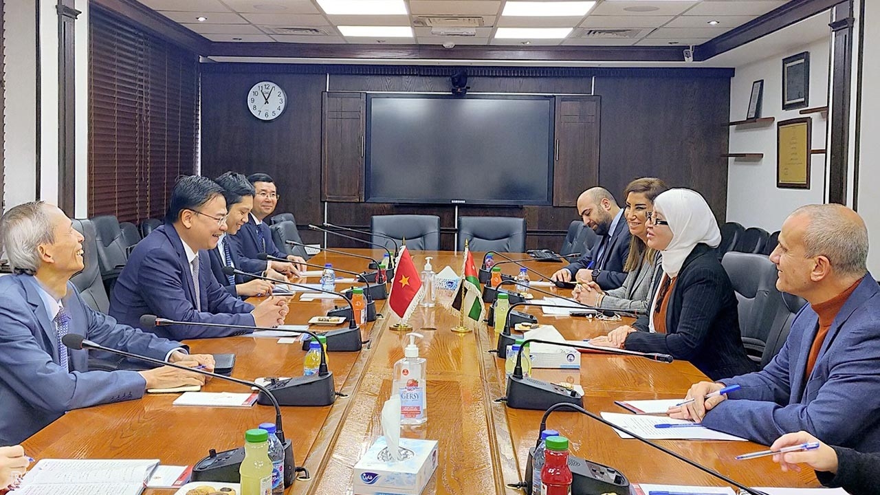 越南外交部副部长范光孝对约旦进行工作访问。