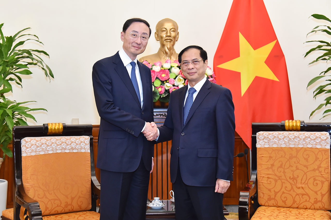 越南外交部长裴青山会见中国外交部副部长、政府级领土边界谈判代表团团长孙卫东。（图：越南外交部）