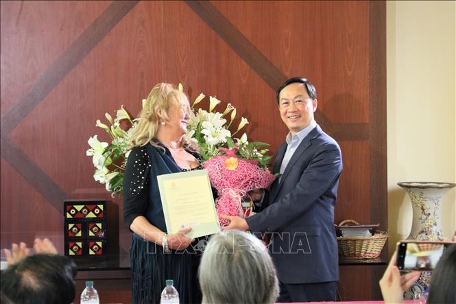越南外交部部长裴青山继续任命桑德拉·斯卡里奥蒂女士为越南驻意大利都灵名誉领事