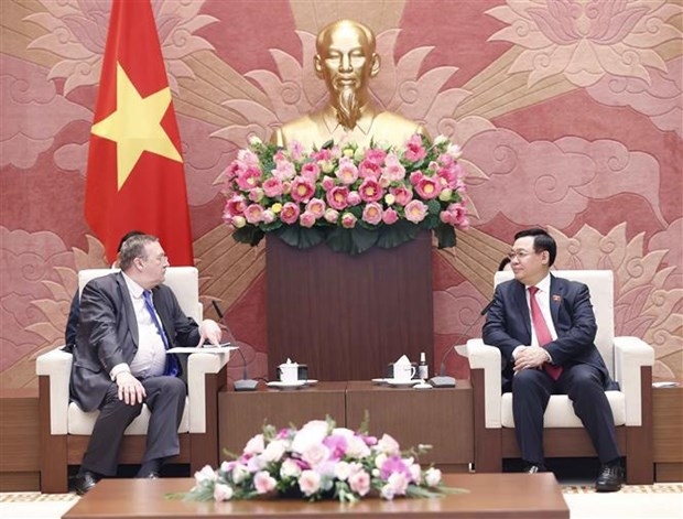 越南国会主席王廷惠分别会见保加利亚和匈牙利驻越南大使