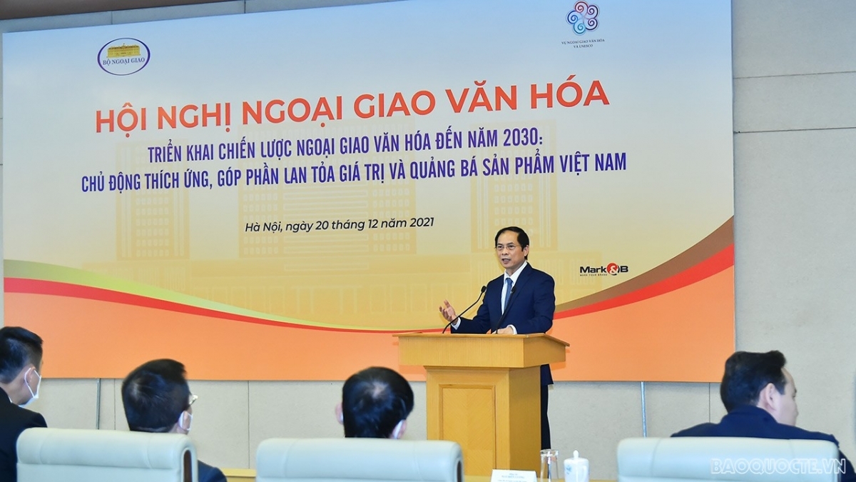越南外交部部长裴青山出席并致开幕词