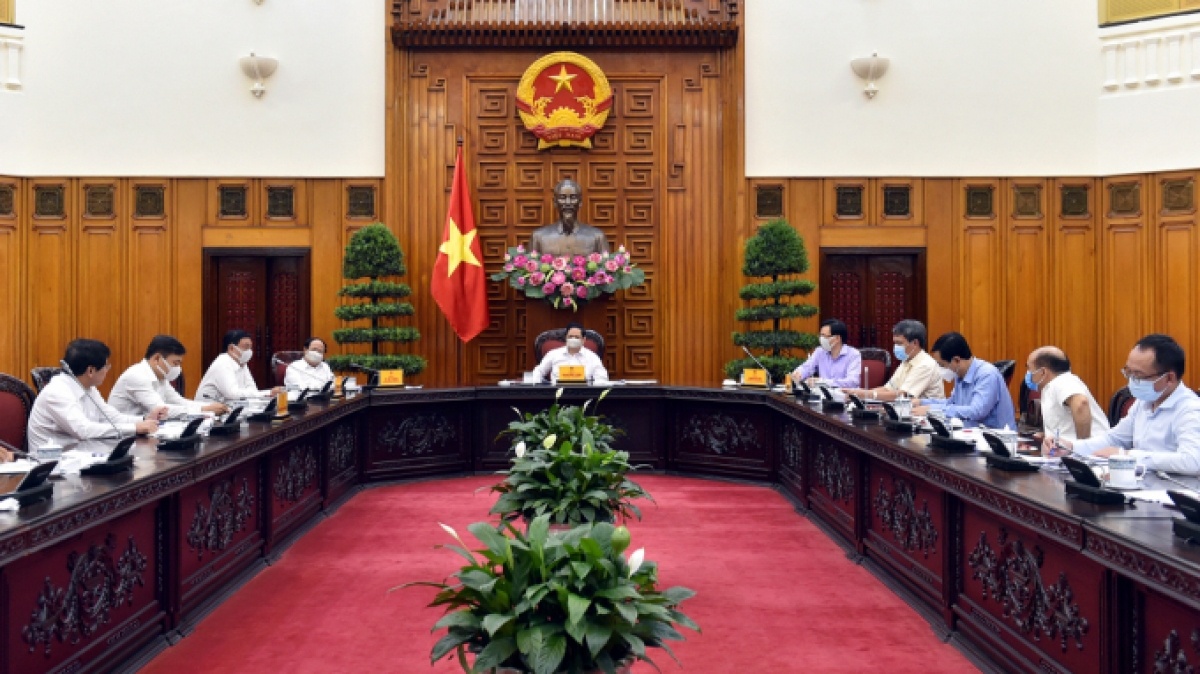 越南政府总理范明政与农业与农村发展部领导人