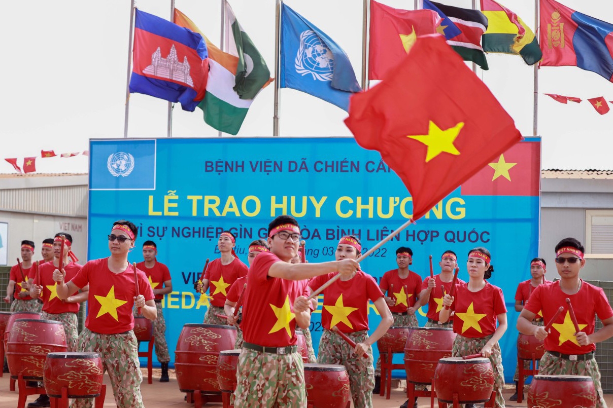 越南联合国南苏丹维和特派团的第三号2级野战医院举行文艺交流活动