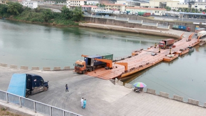 越南年初首批约140吨水产品通过广宁省芒街国际口岸海安临塔浮桥通道出口到中国