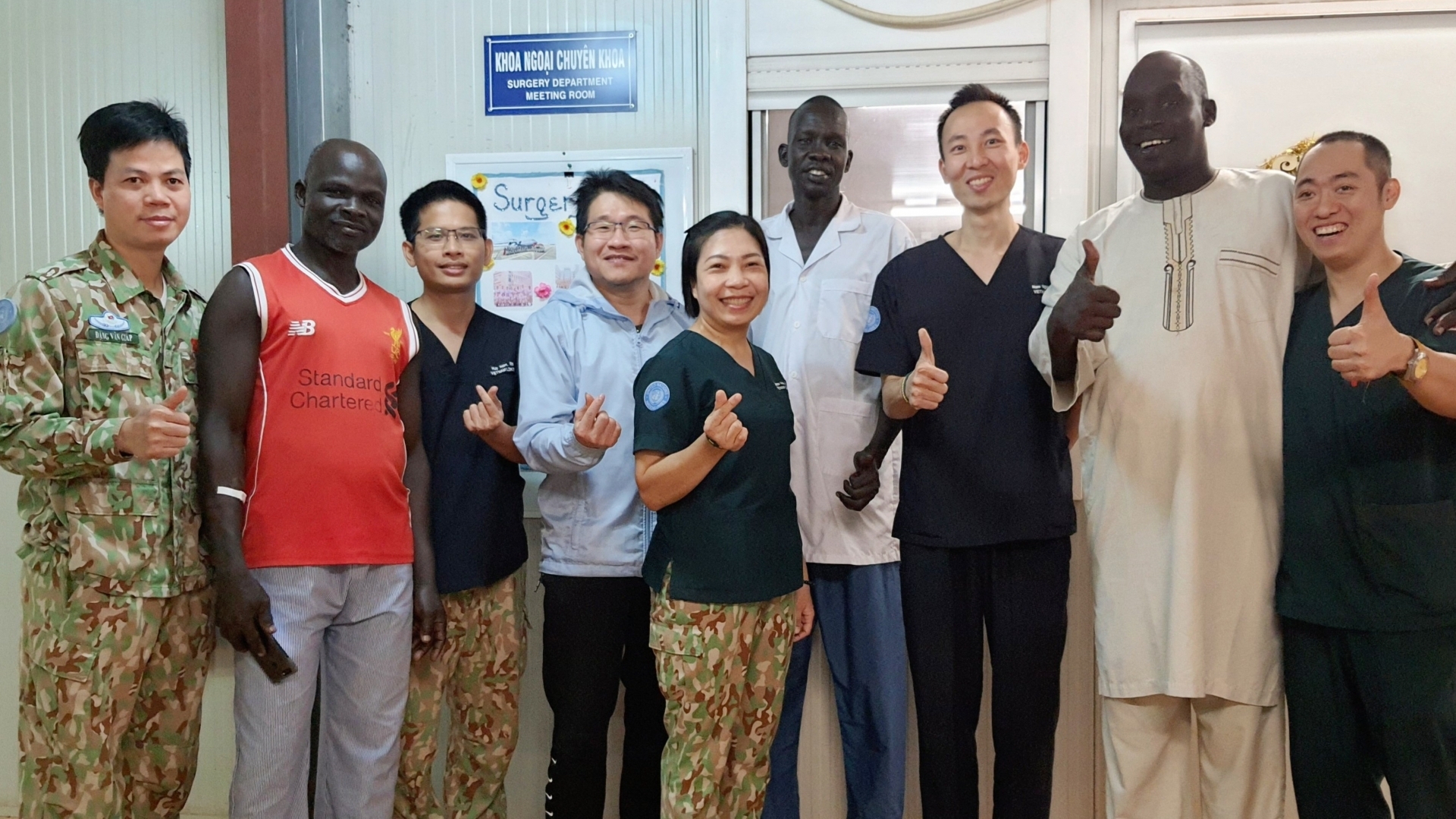 越南蓝色贝雷帽医生连续四次成功为联合国工作人员进行手术