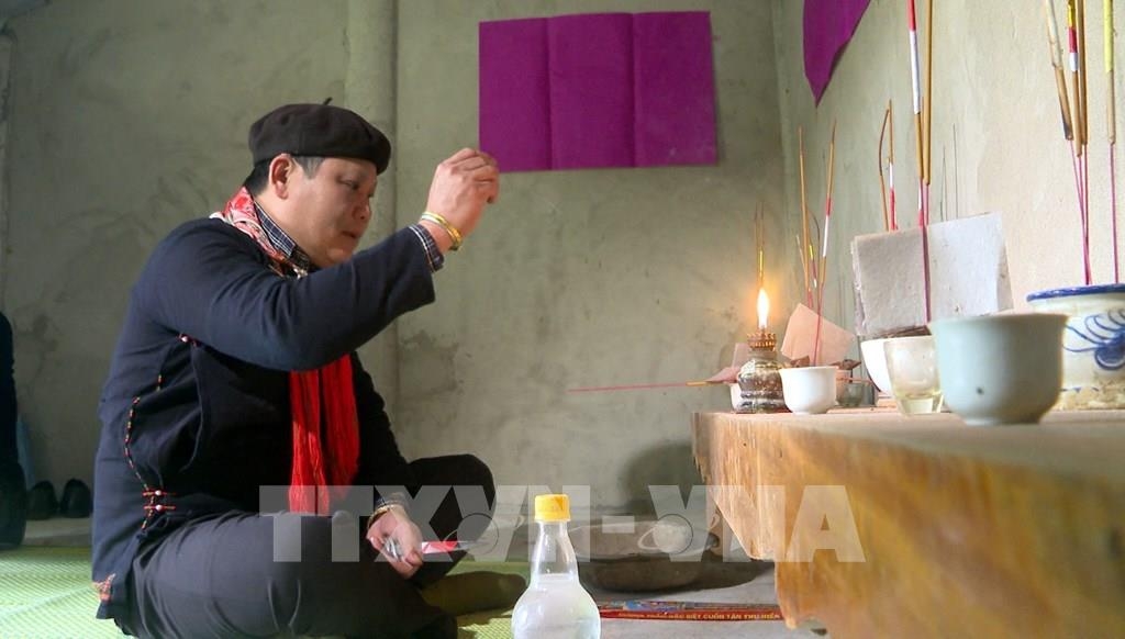 宣光省青衣瑶族同胞的村庄祈祷仪式是越南民族独特的信仰文化之一