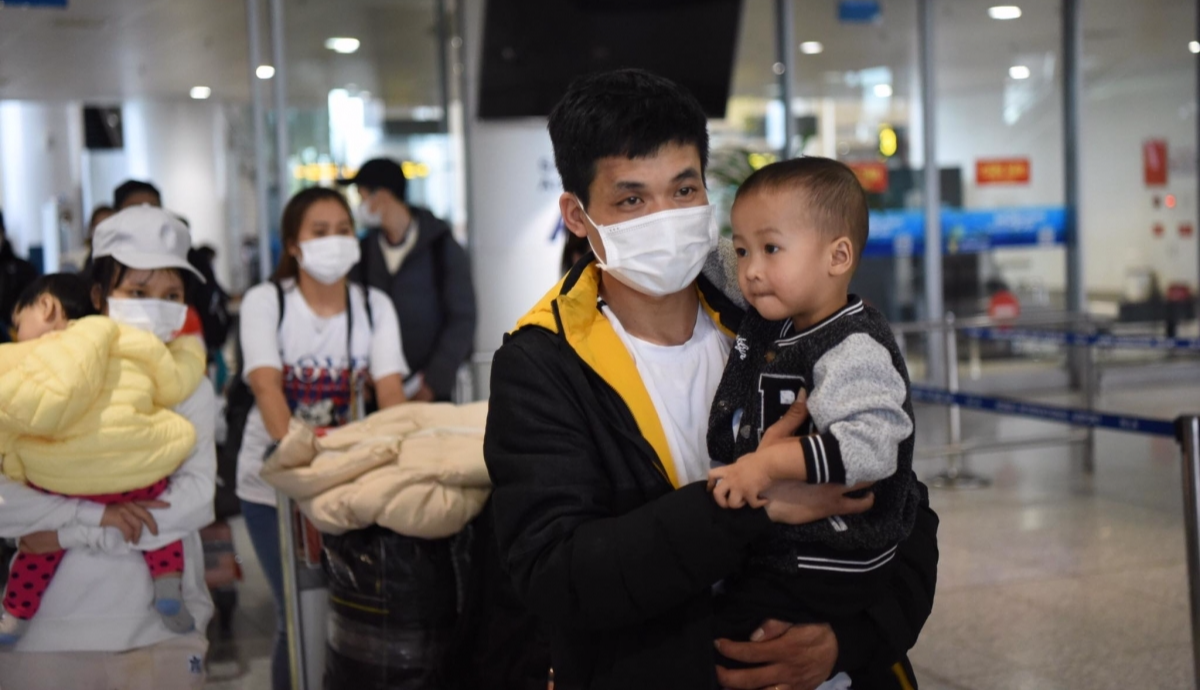 将撤离到波兰和洛曼尼亚近600名旅乌的越南公民的两架航班已安全抵达内排国际机场（附图）