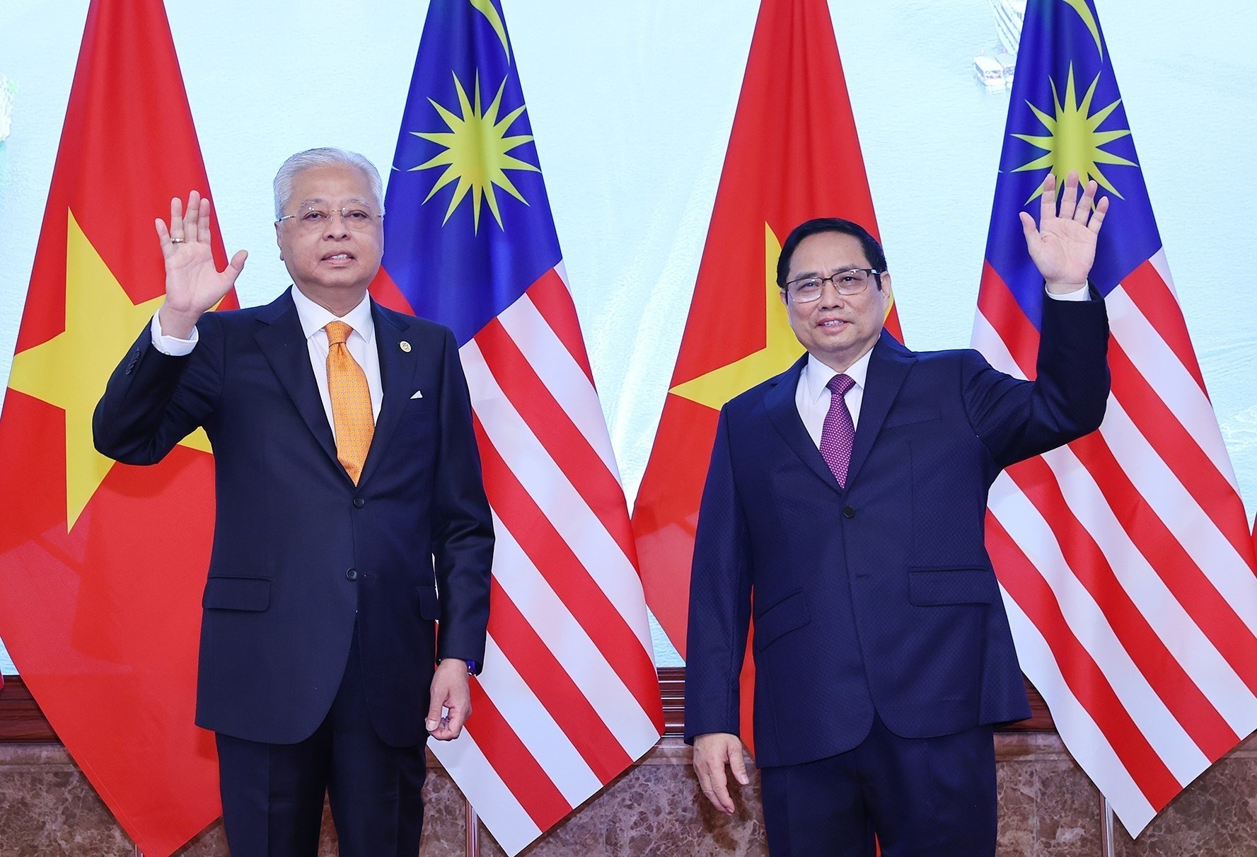越南政府总理范明政（右）与马来西亚总理伊斯梅尔·萨布里
