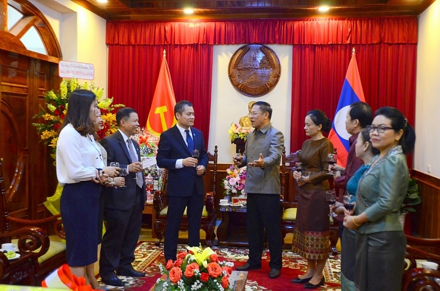 岘港市友好组织联合会访问并向驻岘港老挝领事馆拜年