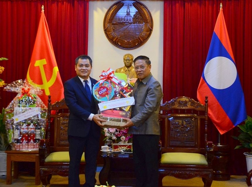 岘港市友好组织联合会访问并向驻岘港老挝领事馆拜年