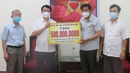 海阳省向老挝人民捐赠5亿越盾以防控新冠疫情