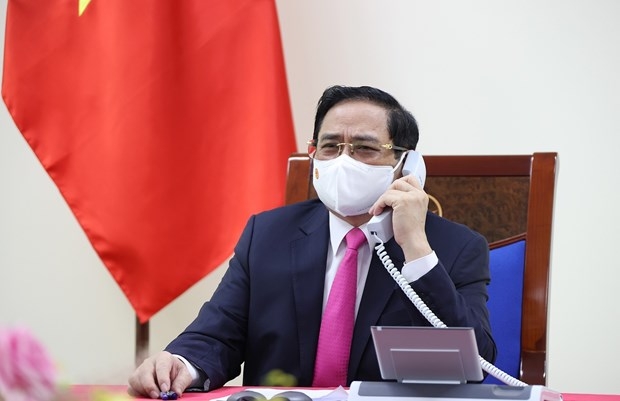 越南政府总理范明政与日本首相菅义伟通电话（图：越通社）