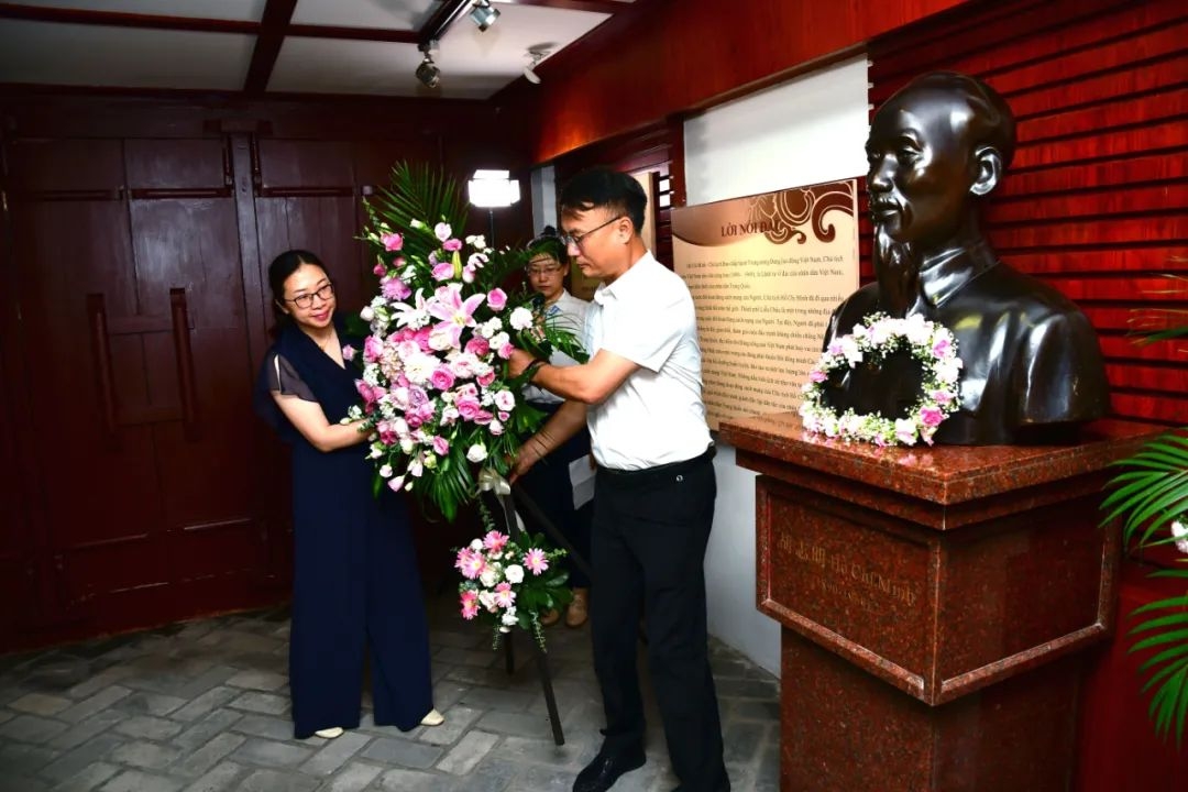 “忆先辈峥嵘岁月 守初心砥砺前行” ——中越联合纪念胡志明诞辰131周年活动在柳州举行 “忆先辈峥嵘岁月 守初心砥砺前行” ——中越联合纪念胡志明诞辰131周年活动在柳州举行