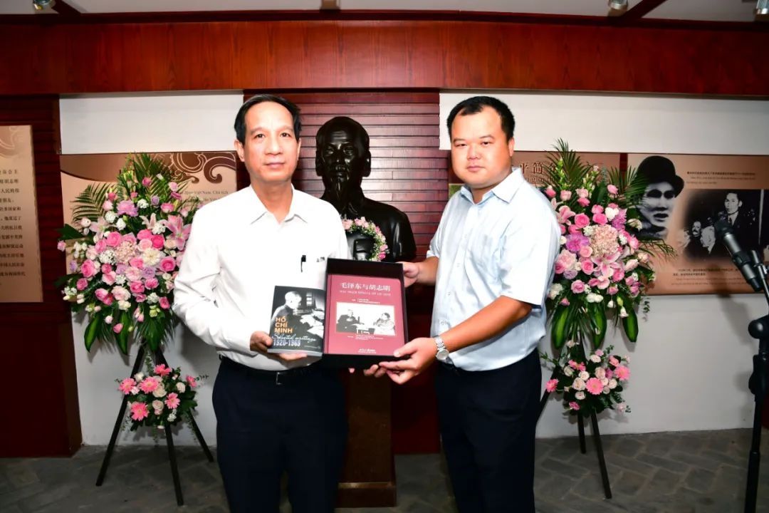 “忆先辈峥嵘岁月 守初心砥砺前行” ——中越联合纪念胡志明诞辰131周年活动在柳州举行 “忆先辈峥嵘岁月 守初心砥砺前行” ——中越联合纪念胡志明诞辰131周年活动在柳州举行
