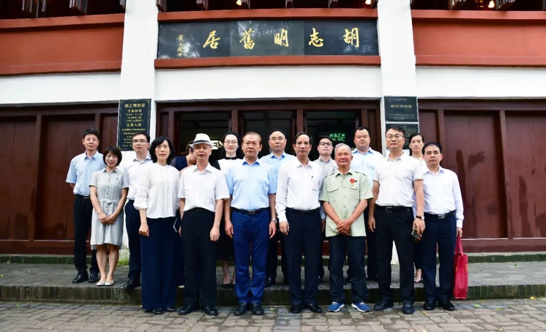 “忆先辈峥嵘岁月 守初心砥砺前行” ——中越联合纪念胡志明诞辰131周年活动在柳州举行 “忆先辈峥嵘岁月 守初心砥砺前行” ——中越联合纪念胡志明诞辰131周年活动在柳州举行