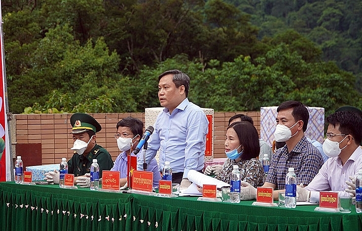 广平省向老挝的沙湾拿吉和占巴塞两省捐赠防疫设备