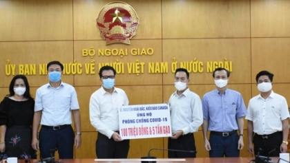 越侨商人阮怀北向疫区人民捐赠防疫物资