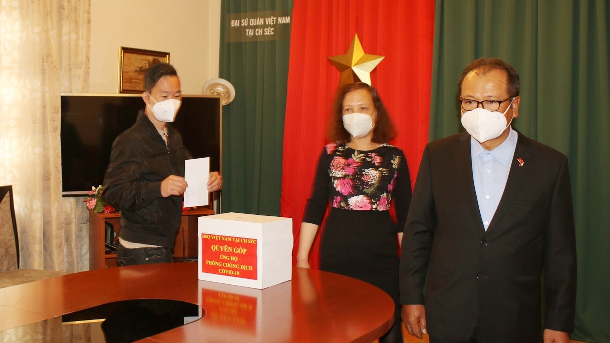 旅捷越南人同心协力援助祖国抗击新冠肺炎疫情