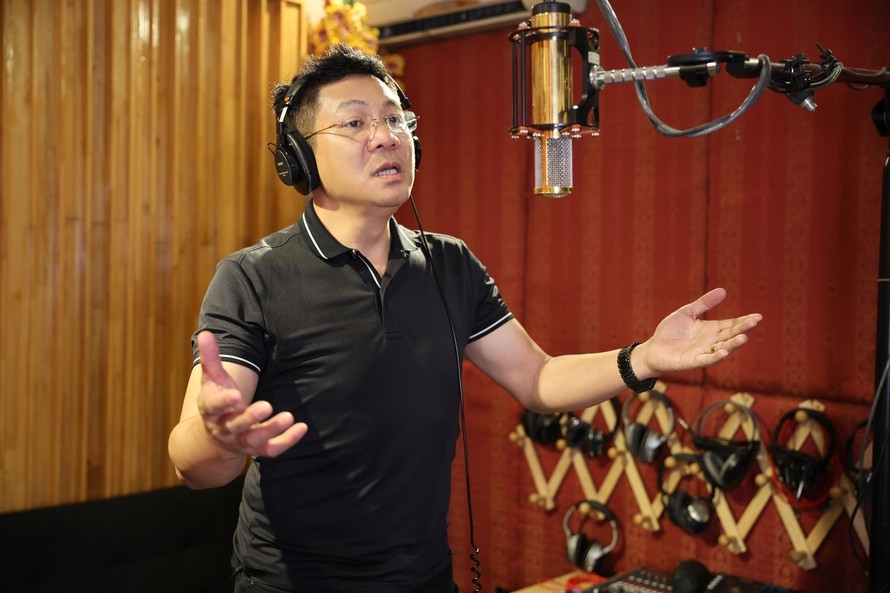 越南国家音乐学院声乐系主任、人民艺人国兴