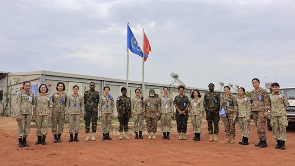 联合国维和和特派团在南苏丹视察越南野战医院的综合能力