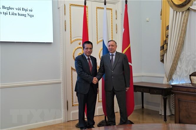 越南驻俄罗斯特命全权大使邓明魁与俄罗斯圣彼得堡市市长亚历山大·别格洛夫