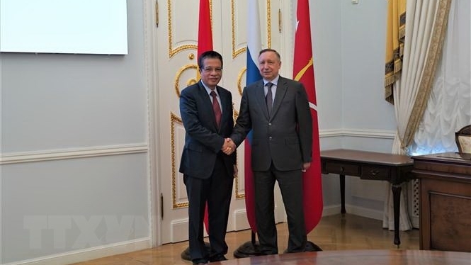 俄罗斯圣彼得堡市长提议开展多项活动以促进与越南的合作