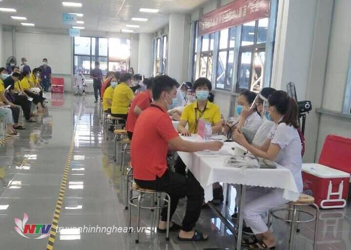 越南为在越南-新加坡工业园区工作的中国公民接种新冠疫苗