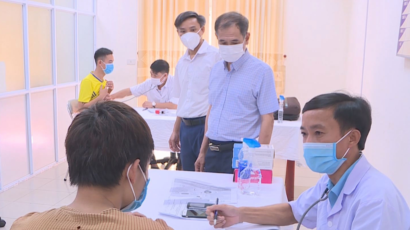 为旅居越南河静省和广平省的中国公民接种新冠疫苗