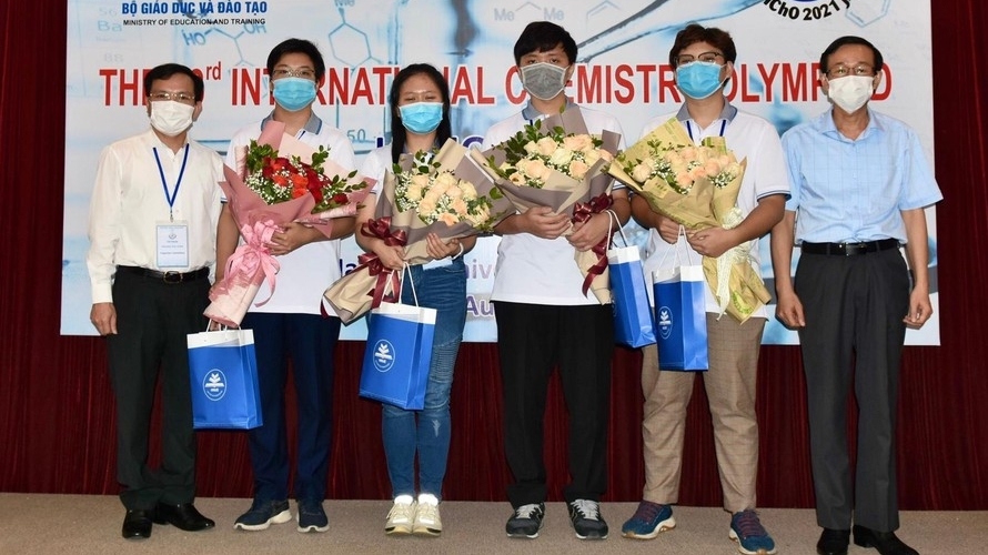 越南选手在2021年国际化学奥林匹克竞赛中全队获奖