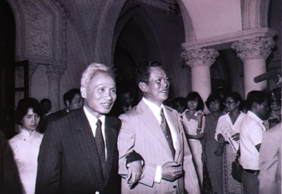 1978年9月在曼谷举行会谈后，泰国总理江萨•差玛南（Kriangsak Chomanan）会见越南政府总理范文同